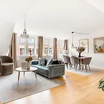 Sanders Leaves - Precious Two-Bedroom Penthouse In Downtown Copenhagen