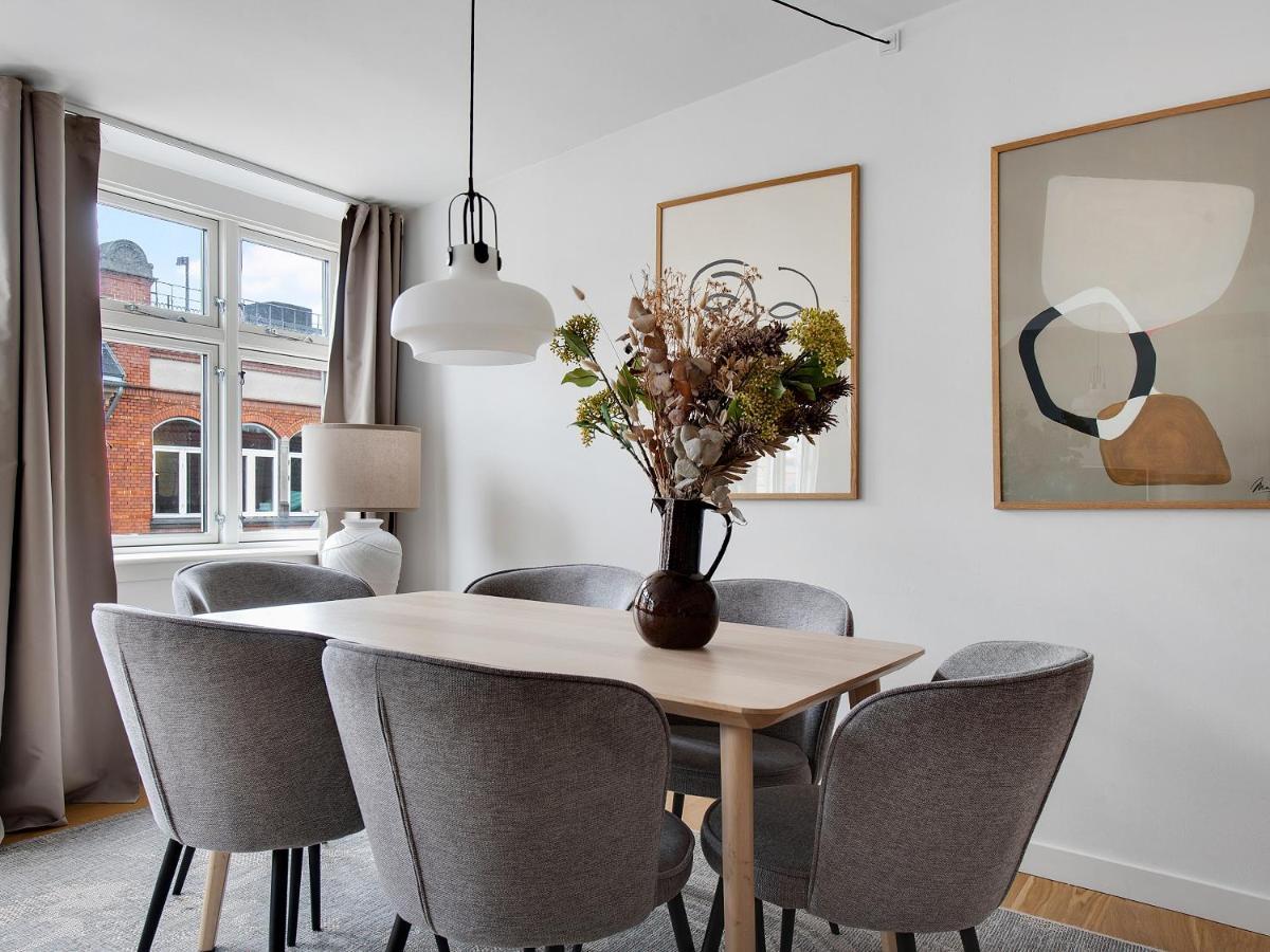 Sanders Leaves - Precious Two-bedroom Penthouse In Downtown Appartement